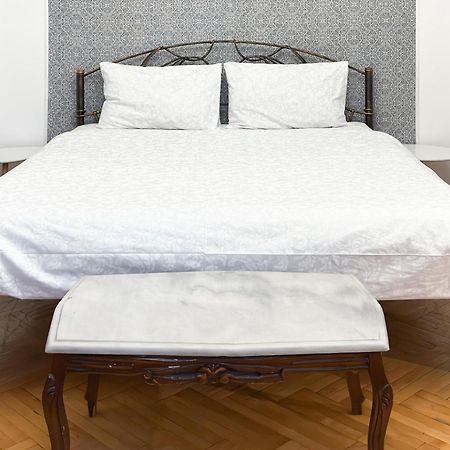 Teodora Square Apartments Площа Святого Теодора Lviv Bagian luar foto